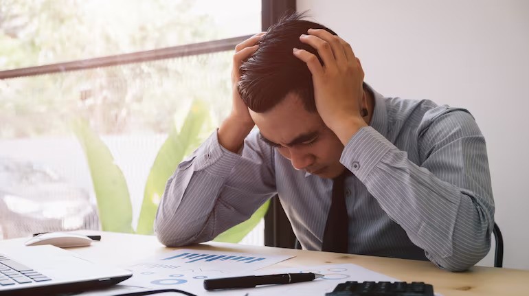 High blood pressure, headaches, fatigue are signs of stress, beware of these 10 symptoms